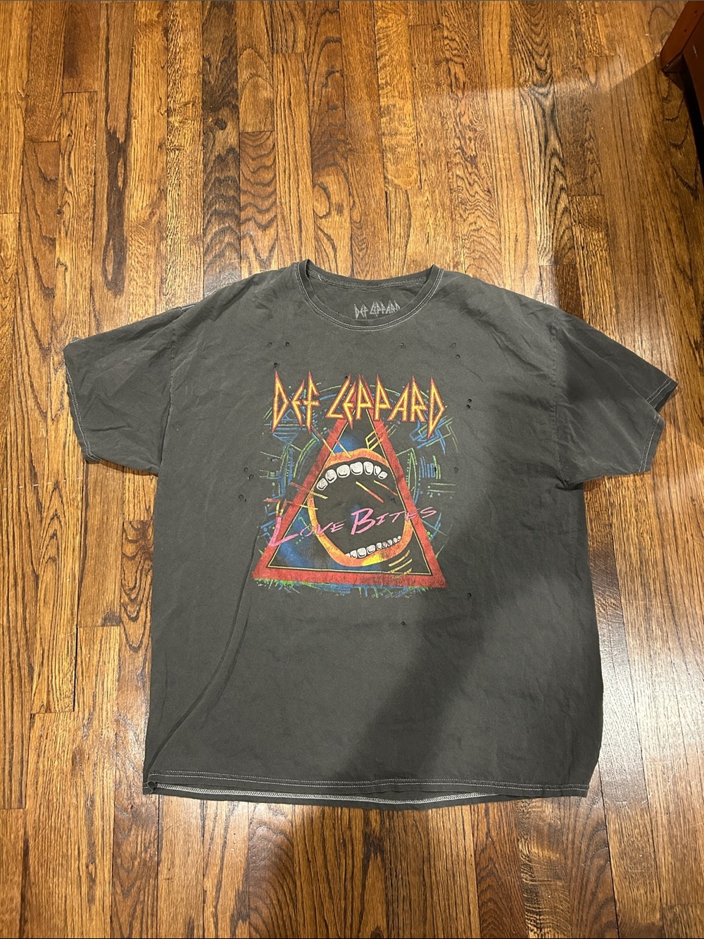 Def Leppard Black Graphic Short Sleeve Tee